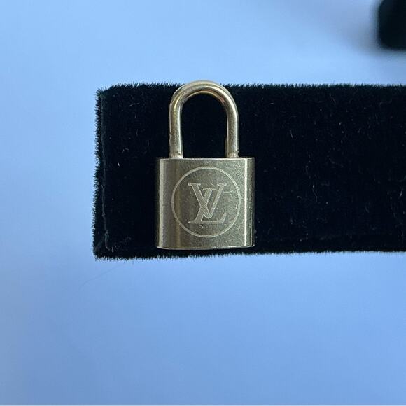 Louis Vuitton Small Lock Earrings Gold - Picture 2 of 7